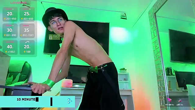 Twinkie-Alex18 online show from 03-18-25, 10:15