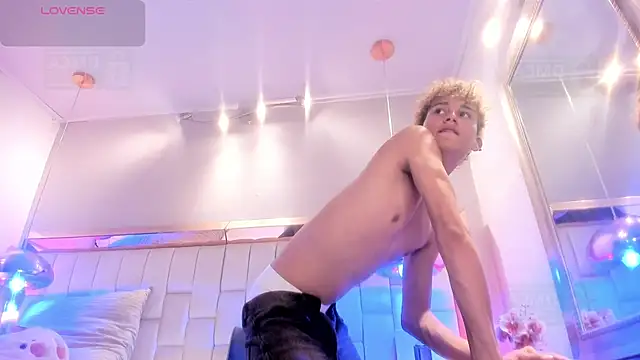 Twinkie-Alex18 online show from 09-29-25, 08:57