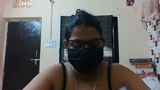 Snapshot of Hotmilfxox chatting on 05-31-26, 08:10 Hotmilfxox online show from 05-31-26, 08:10