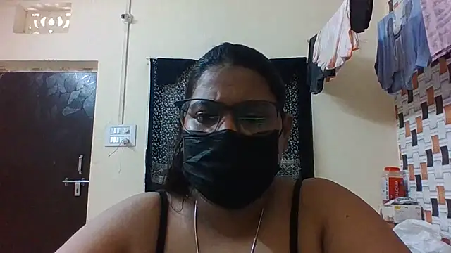 Hotmilfxox online show from 06-19-26, 08:07