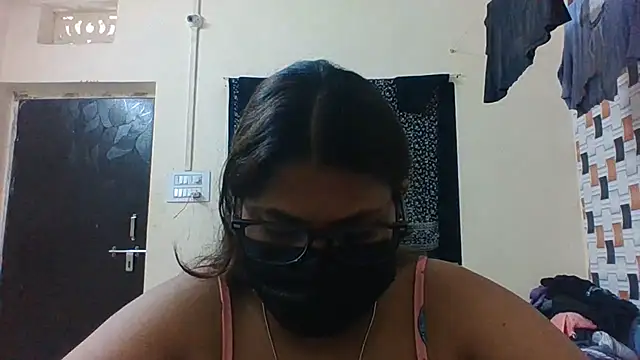 Hotmilfxox online show from 06-21-26, 07:11