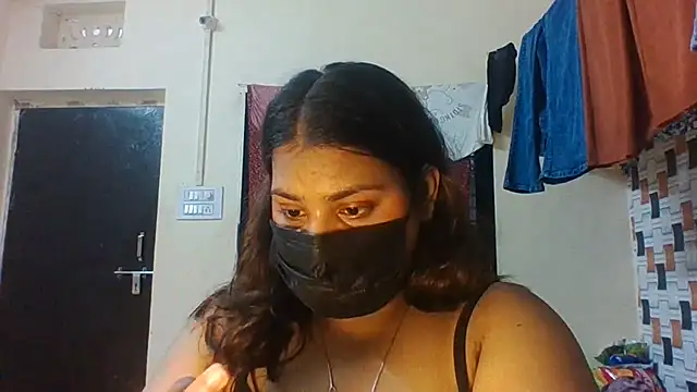 Hotmilfxox online show from 07-03-26, 08:21