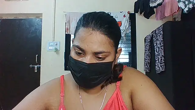 Hotmilfxox online show from 07-18-26, 08:18