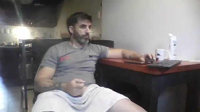 Snapshot of ozzypsico13 chatting on 11-06-25, 02:40 ozzypsico13 online show from 11-06-25, 02:40