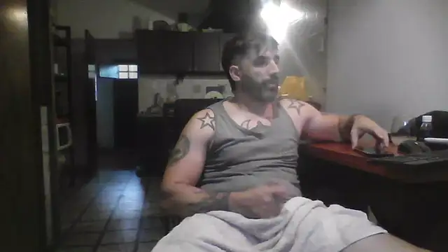 Snapshot of ozzypsico13 chatting on 11-28-25, 09:28 ozzypsico13 online show from 11-28-25, 09:28