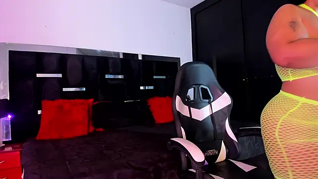 Tasha Sant online show from 10-15-25, 07:25