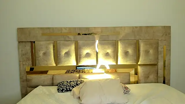 Ari sunshine  online show from 10-03-25, 06:10