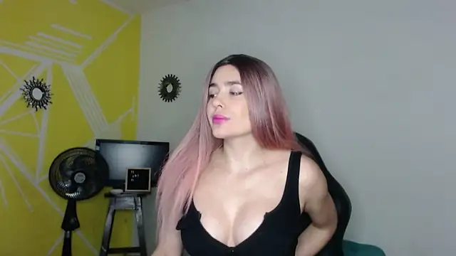 Snapshot of Nikolle_Rouss chatting on 03-14-25, 04:21 Nikolle Rouss online show from 03-14-25, 04:21