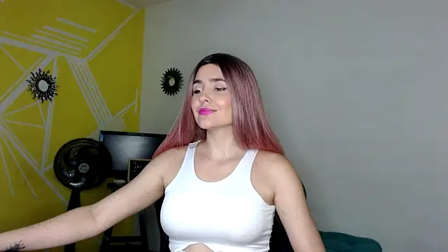 Snapshot of Nikolle_Rouss chatting on 03-21-25, 12:07 Nikolle Rouss online show from 03-21-25, 12:07