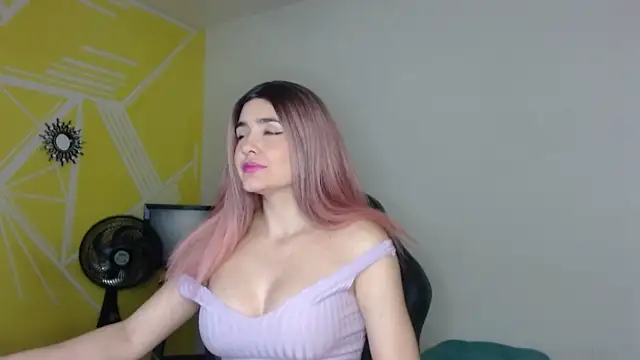 Snapshot of Nikolle_Rouss chatting on 03-21-25, 11:12 Nikolle Rouss online show from 03-21-25, 11:12