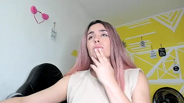 Nikolle Rouss online show from 10-20-25, 12:11