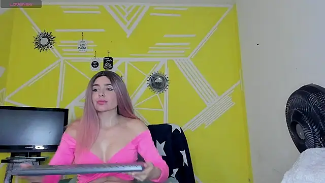 Nikolle Rouss online show from 12-05-25, 03:59