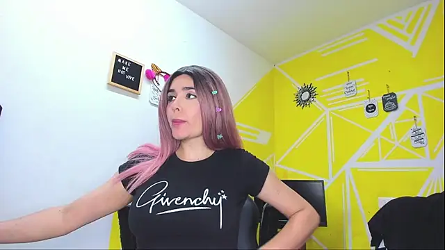 Nikolle Rouss online show from 02-10-26, 06:17