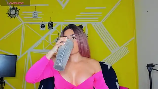 Nikolle Rouss online show from 02-12-26, 09:10