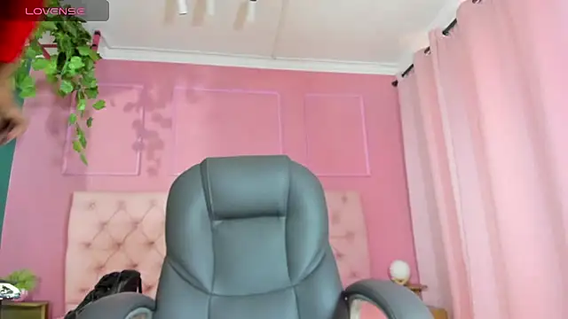 Snapshot of sexual_diamond chatting on 06-23-26, 01:53 sexual diamond online show from 06-23-26, 01:53
