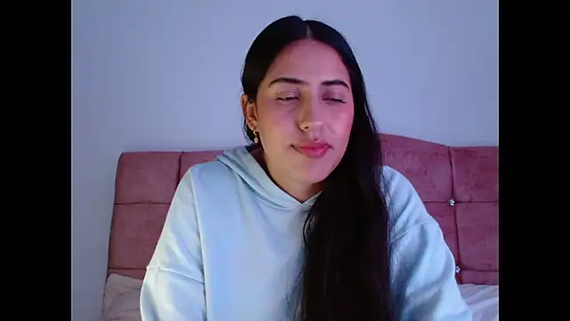 Snapshot of Paris-love chatting on 10-12-25, 04:33 Paris-love online show from 10-12-25, 04:33