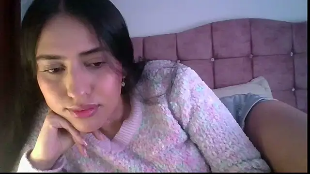 Snapshot of Paris-love chatting on 11-12-25, 08:30 Paris-love online show from 11-12-25, 08:30