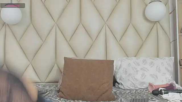 Snapshot of zamira_44 chatting on 02-27-25, 01:38 zamira 44 online show from 02-27-25, 01:38