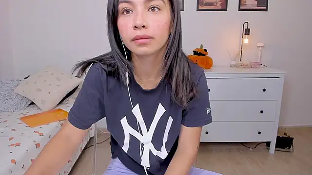 Snapshot of Adriennesexxx chatting on 09-28-25, 06:46 Adriennesexxx online show from 09-28-25, 06:46