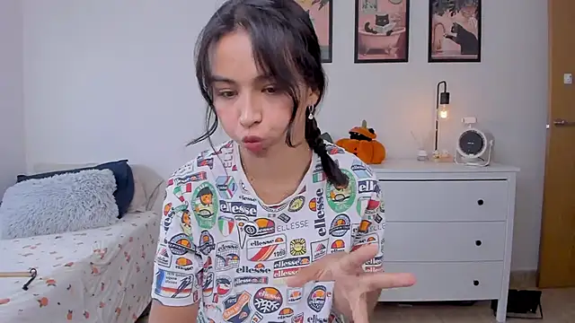 Snapshot of Adriennesexxx chatting on 09-30-25, 04:34 Adriennesexxx online show from 09-30-25, 04:34