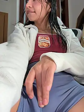 Snapshot of Adriennesexxx chatting on 03-13-26, 05:41 Adriennesexxx online show from 03-13-26, 05:41