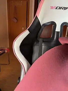 Snapshot of Adriennesexxx chatting on 03-26-26, 06:13 Adriennesexxx online show from 03-26-26, 06:13