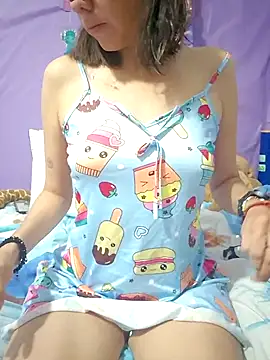 Snapshot of Lunababymylove chatting on 06-10-26, 01:17 Lunababymylove online show from 06-10-26, 01:17
