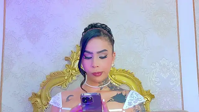 GiahDaniels online show from 05-19-26, 03:18