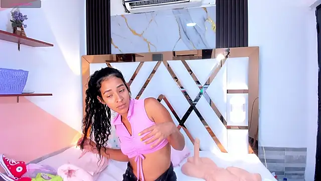 Snapshot of amberr_sweett69 chatting on 01-30-25, 06:43 amberr sweett69 online show from 01-30-25, 06:43