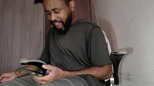 KaelMoreau online show from 03-11-25, 04:29