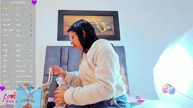 Vahiolet smith online show from 03-24-26, 02:38