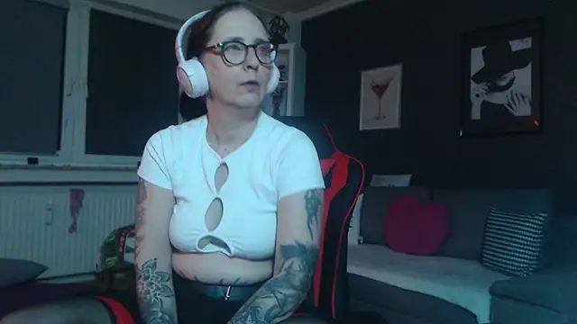 Snapshot of EiskalterEngel74 chatting on 01-10-25, 11:18 EiskalterEngel74 online show from 01-10-25, 11:18