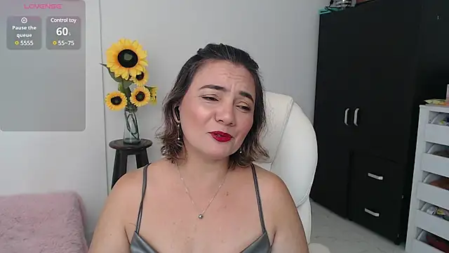 Snapshot of Ghada_milf chatting on 12-14-24, 11:01 Ghada milf online show from 12-14-24, 11:01