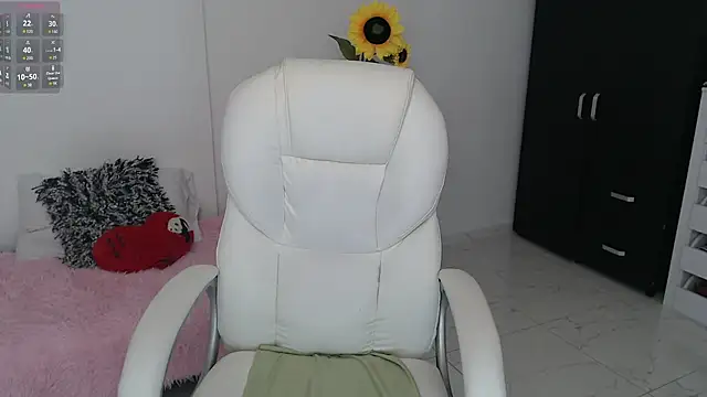 Snapshot of Ghada_milf chatting on 12-24-24, 02:10 Ghada milf online show from 12-24-24, 02:10