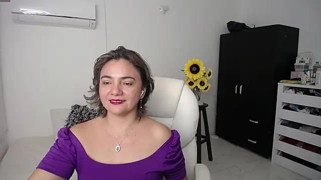 Snapshot of Ghada_milf chatting on 03-07-25, 08:44 Ghada milf online show from 03-07-25, 08:44