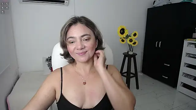 Snapshot of Ghada_milf chatting on 03-14-25, 11:34 Ghada milf online show from 03-14-25, 11:34