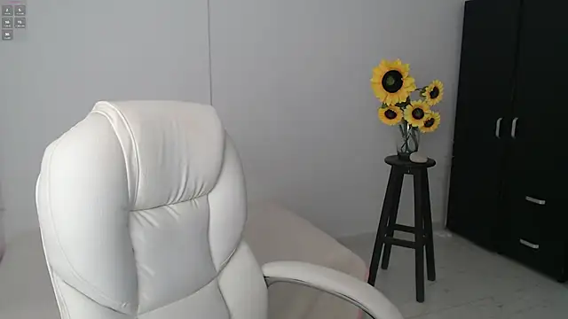 Snapshot of Ghada_milf chatting on 03-19-25, 11:47 Ghada milf online show from 03-19-25, 11:47