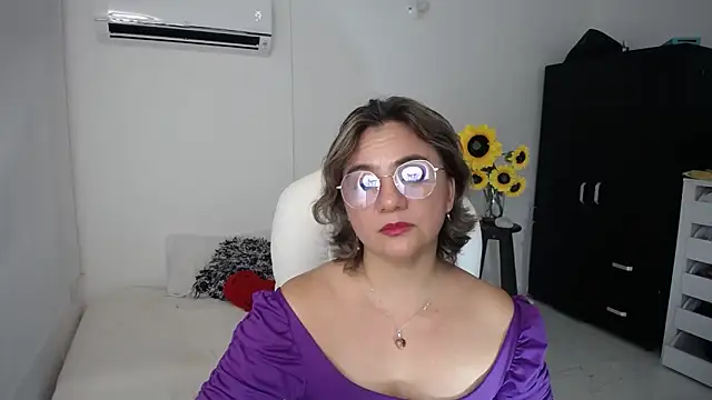 Snapshot of Ghada_milf chatting on 03-23-25, 03:54 Ghada milf online show from 03-23-25, 03:54