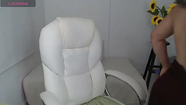 Snapshot of Ghada_milf chatting on 10-11-25, 10:52 Ghada milf online show from 10-11-25, 10:52