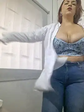 Snapshot of doctora-danna chatting on 03-11-25, 01:01 doctora-danna online show from 03-11-25, 01:01