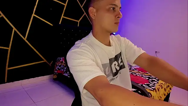 Snapshot of JANER_03 chatting on 03-19-25, 04:03 JANER 03 online show from 03-19-25, 04:03