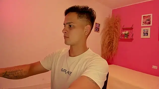 Snapshot of JANER_03 chatting on 11-02-25, 05:59 JANER 03 online show from 11-02-25, 05:59