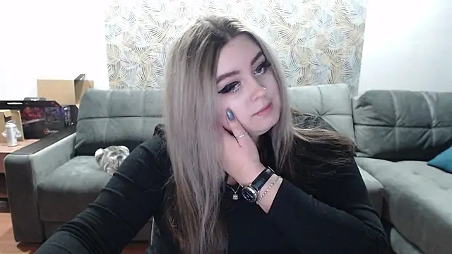 TiffaniYW online show from 12-23-24, 07:52