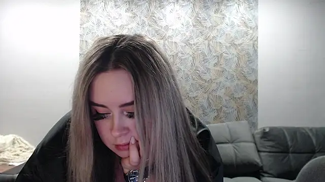 TiffaniYW online show from 12-26-24, 10:09