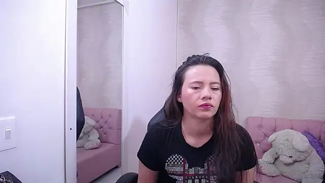 lauraguzman online show from 03-11-25, 02:54