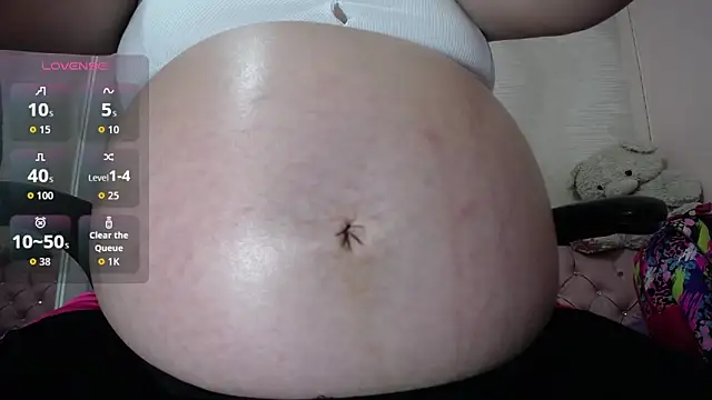 lauraguzman online show from 10-03-25, 03:03