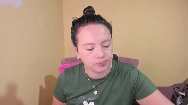 lauraguzman online show from 06-26-26, 03:44