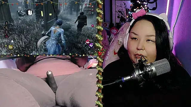 Snapshot of EmGreens chatting on 12-25-24, 07:35 EmGreens online show from 12-25-24, 07:35