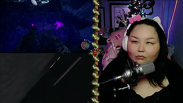 Snapshot of EmGreens chatting on 12-29-24, 06:35 EmGreens online show from 12-29-24, 06:35