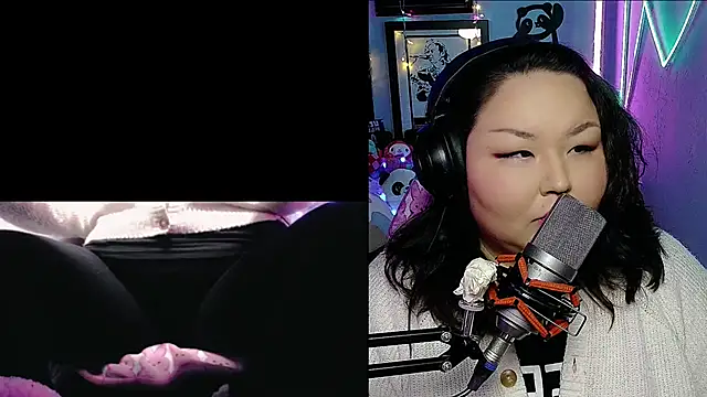 Snapshot of EmGreens chatting on 03-08-25, 03:17 EmGreens online show from 03-08-25, 03:17